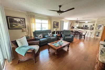 Image de Monthly Rates/Sumter Area/Screen Cage/Golf Cart/Tankless Hot Water/Granite/King