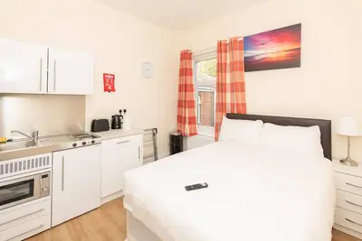 Image de Flat 4-Exécutif-Studio-Salle de bain privée séparée-Vue ville