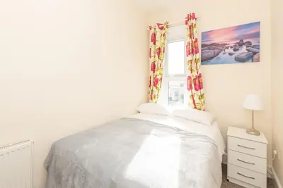 Image de Flat 5-Standard-Appartement-Salle de bain et douche-Vue sur Rue