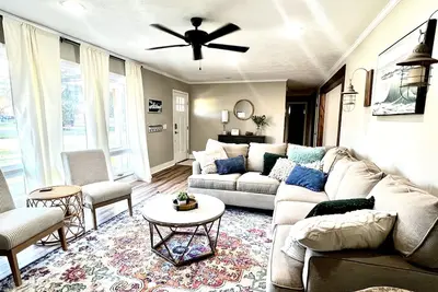 Image de Adorable house just minutes from campus! Private Parking