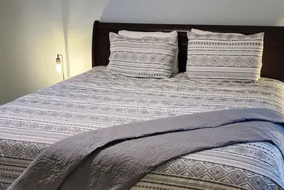 Image de Cheerful, cozy townhouse minutes from stadium, downtown, area attractions