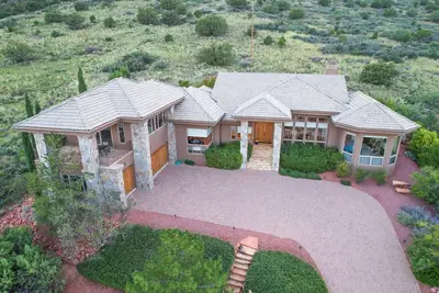 Image de Crystal Sky Getaway - Spectacular views with pool