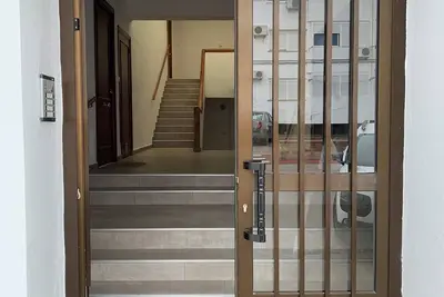 Image de Well equipped apartment with easy parking. Ideal starting point for your routes.