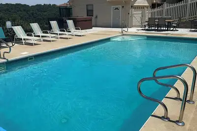 Image de 6 Bedroom home, heated private pool, person Hot tub, Waterfront Views, and more😍