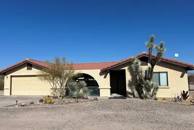 Image de Private Getaway with 360 Views & Pool! Pens for Horses too!