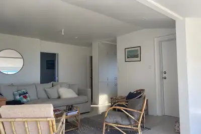 Classic lakeside bach