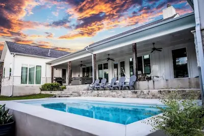 Image de 5 Acre Retreat w/ Brand New Pool! Ideal for Gatherings & Micro Weddings