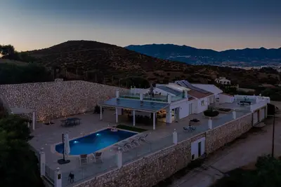 Image de 7 Bedroom Villa On The Hilltop Of Mijas
