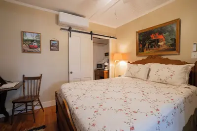 Image de CoZY Quarters-Private Garden Entrance, Inflatable Spa, Close to Yosemite & Casino