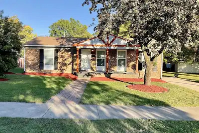 Image de Home Close to Downtown Greensboro and Universities