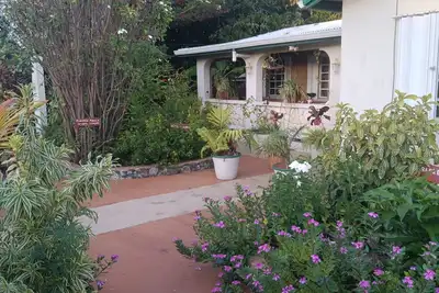 Image de Smith House & Tropical Garden--Integrating Nature For Relaxation