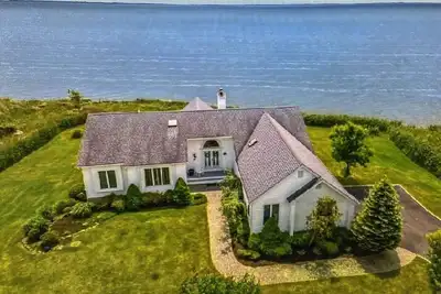 Image de Waterfront Home - Breathtaking Views of the Great South Bay & Fire Island