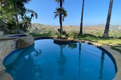 Image de Exquisite Glendale Hills Pool Home with Incredible Views! ! !