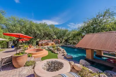 Image de Woodland Rd 1882 Historic 12-acre ranch, Resort landscape views up to 30 ppl