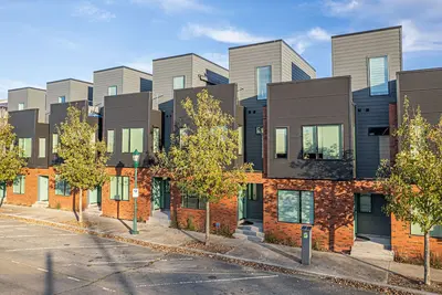 Image de Historical Downtown, Private, Self-check-in, 1 car Parking, 1King & 1Queen beds