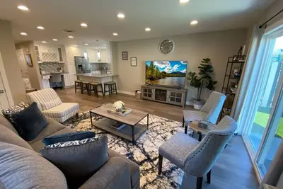 Image de Burbank Luxury 2-Story Home with Amazing Views! ! !