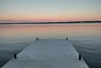 Image de Beautiful Waterfront Home on St. Lawrence River