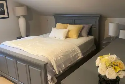 Image de Remodeled cozy craftsman style home with top of the line jacuzzi tub,