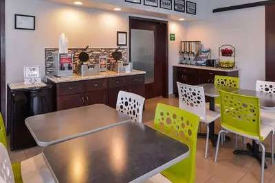 Image de Get Ready for Adventure! Located in the Heart of Kennewick! Free Breakfast!