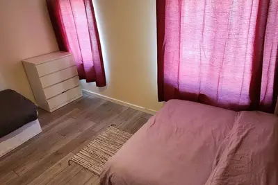 Image de 4 Bed House Sleeps 12 - Private Garden - Parking