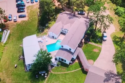 Image de Sleps 24 Destination Venue, Pool, Spa, Lake, Pet Friendly, King & Queen Beds