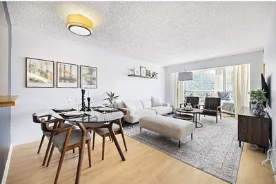 Image de Spacious + Trendy King West Condo