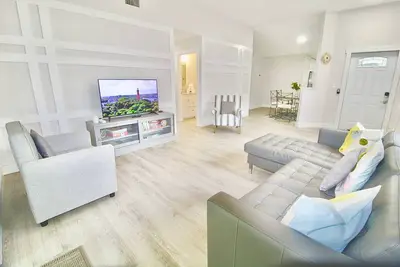 Image de Jupiter Sunshine 3 Br Home w/ Pool in the heart of Jupiter!