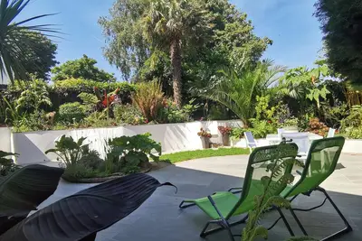 Bright, welcoming Falmouth 2 bed home with garden and parking