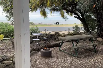 Image de \" Sandilira\"on the shores of Lake Alexandrina.