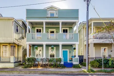 Image de ☆Historic Living•2 Separate Spaces•Downtown•1 Block Forsyth Park•90+ Walk Score☆