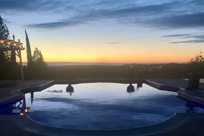 Image de Auburn Wine & Beer Country Retreat Sleeps 12+w/Pool Hot Tub Sunset Views Pets