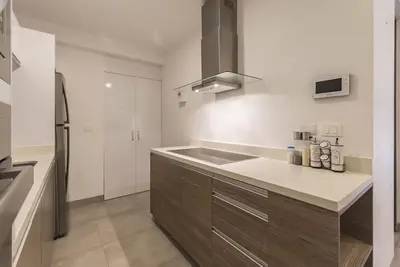 Image de Cozy one bedroom on downtown district-5 minutes walk to the beach-