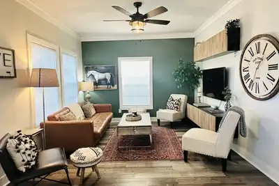 Steel Magnolias: Family & Pet Friendly, Great Price, Qr Code Video Walkthrough!