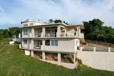 Image de Beach House Steps to the Beach