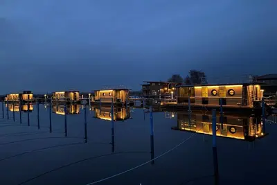 Image de Houseboat Fjord Lyra with bio sauna and roof terrace in Barth