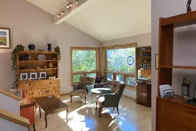 Image de Warm, inviting home, close to Cu, downtown and mountains