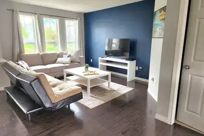 Image de House in Summerside with a huge patio and an extra tall garage