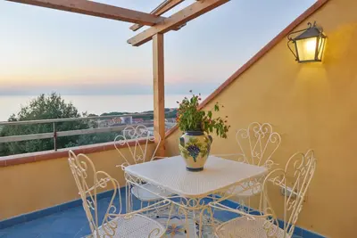 Image de Ogliarola Studio with terrace and sea view