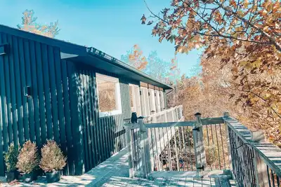 Image de Nordic Style Private Riverfront Cottage with Heated Pool & Hot Tub