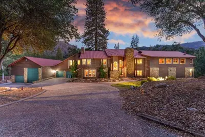 Image de Goldside Mansion w/sleeping for 20 and tons of fun