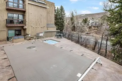 Image de Chic 2bed/2bath Modern Mountain Condo On Bus Line