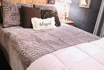 Image de Guest House private access, 2 level bedroom, den, kitchen to hang out and relax