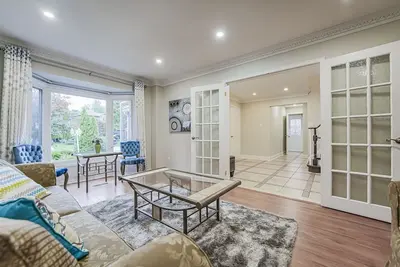 Image de Cheerful luxury 7 bedroom/7 washroom ravine house