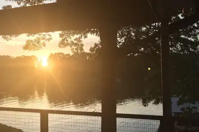 Image de Lakefront Vintage Home