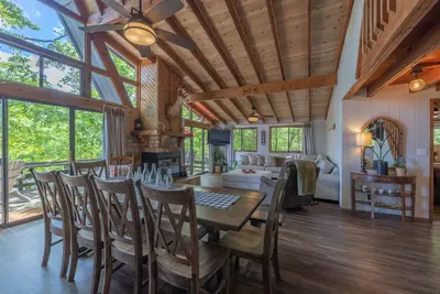 Image de The Lake Innisfree Chalet by Innsbrook Vacations!