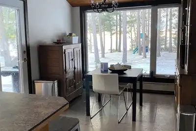 Image de Luxurious Lake House with Hot Tub - Come and Enjoy and Unwind by Lake Nipissing!