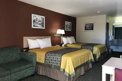 Image de Look No More! 2 Comfortable Units, Free Parking & Breakfast, Near Library Park