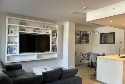 Image de Modern Townhome by the Seawall