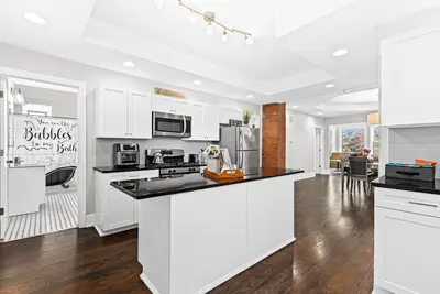 Image de Lovely two-bedroom relaxing private parking rental near Downtown Detroit