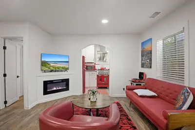 Image de Downtown Ruby Red Bungalow w/Ac, Fully Fenced Yard, W/D, 2 Smart TVs, Fast WiFi